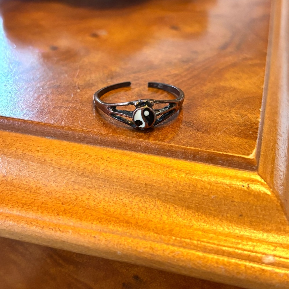 ☀️4 for 25☀️ Yin Yang Adjustable Ring